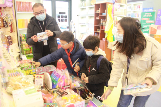 鄭州市二七區(qū)市場監(jiān)管局開展玩具市場突擊檢查，筑牢兒童玩具質(zhì)量安全防線